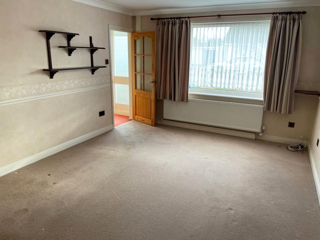 Lot: 126 - SEMI-DETACHED BUNGALOW IN POPULAR LOCATION -